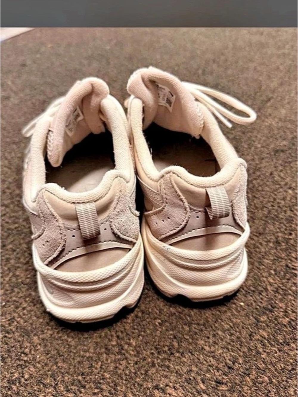New Balance 9060 cream and white Sneakers - Picture 3 of 4